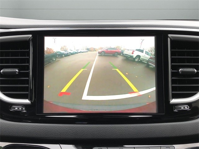 Chrysler Pacifica Vehicle Full-screen Gallery Image 21