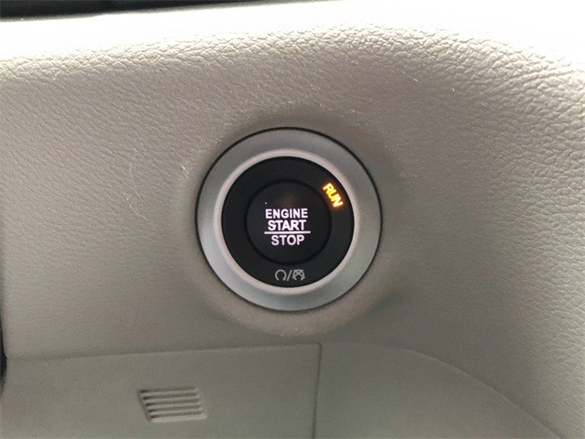 Chrysler Pacifica Vehicle Full-screen Gallery Image 22