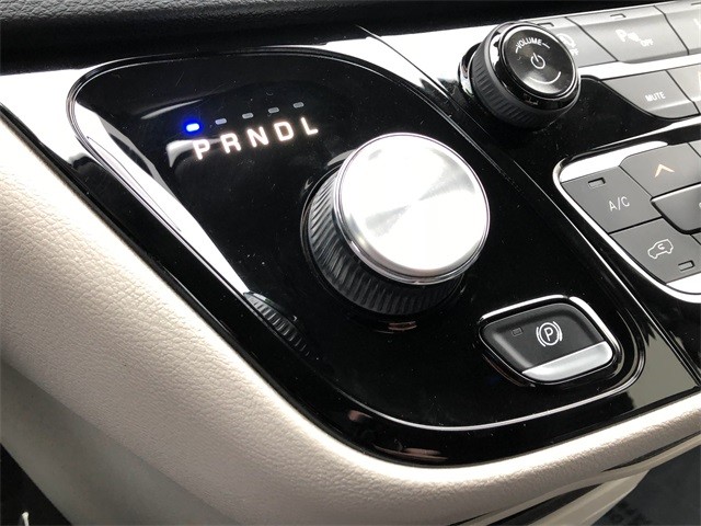 Chrysler Pacifica Vehicle Full-screen Gallery Image 23