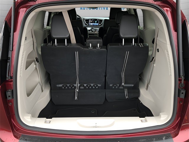 Chrysler Pacifica Vehicle Full-screen Gallery Image 25