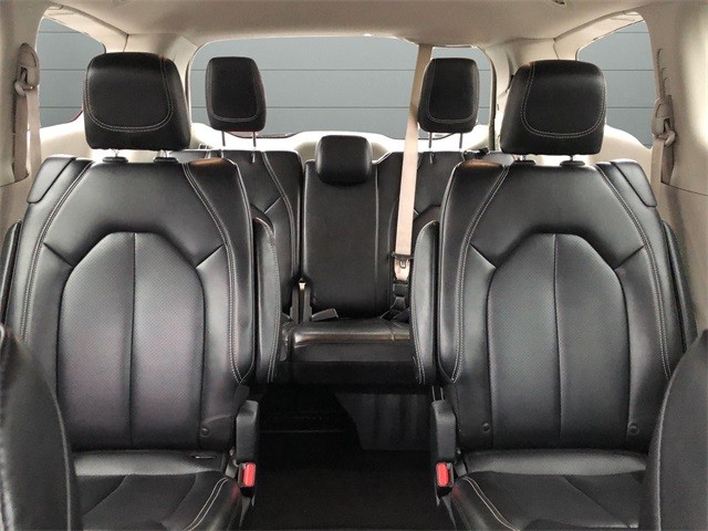 Chrysler Pacifica Vehicle Full-screen Gallery Image 27