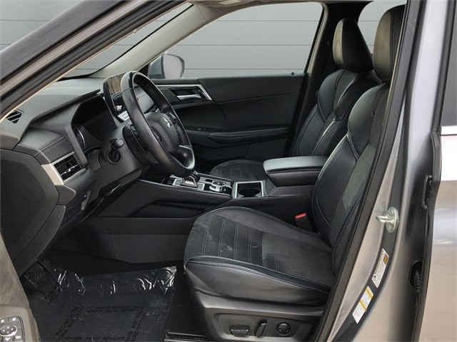 Mitsubishi Outlander Vehicle Full-screen Gallery Image 10