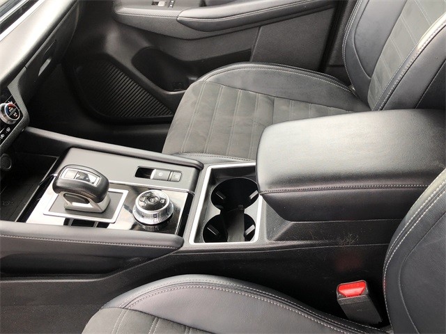Mitsubishi Outlander Vehicle Full-screen Gallery Image 19