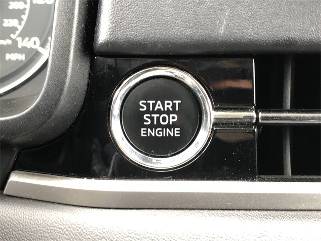 Mitsubishi Outlander Vehicle Full-screen Gallery Image 23