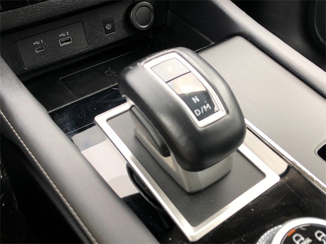 Mitsubishi Outlander Vehicle Full-screen Gallery Image 24