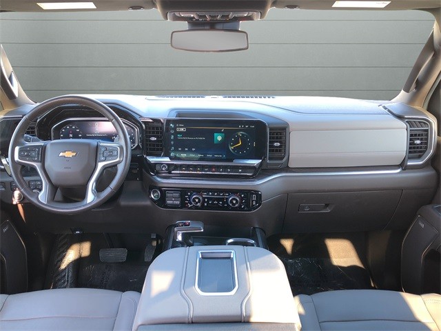 Chevrolet Silverado 1500 Vehicle Full-screen Gallery Image 12