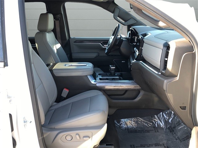 Chevrolet Silverado 1500 Vehicle Full-screen Gallery Image 15