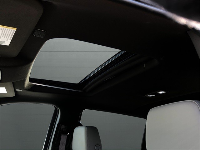 Chevrolet Silverado 1500 Vehicle Full-screen Gallery Image 16