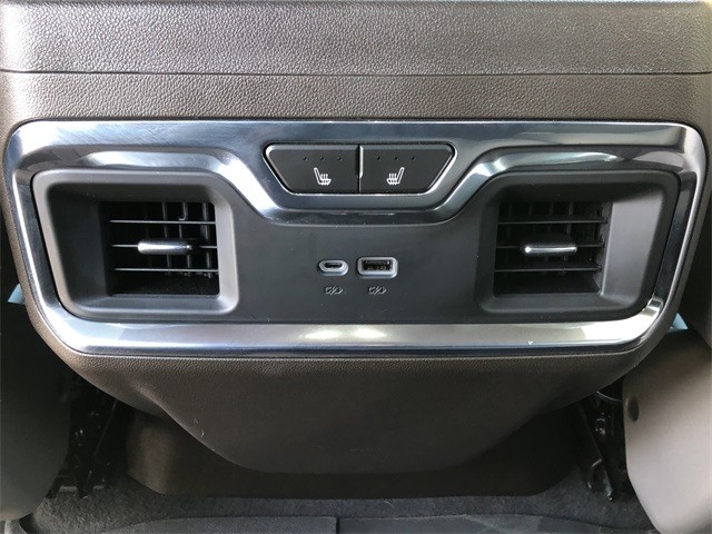 Chevrolet Silverado 1500 Vehicle Full-screen Gallery Image 18