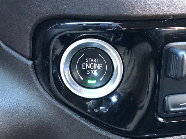 Chevrolet Silverado 1500 Vehicle Full-screen Gallery Image 25