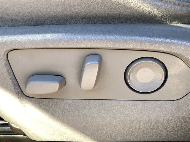 Chevrolet Silverado 1500 Vehicle Full-screen Gallery Image 28