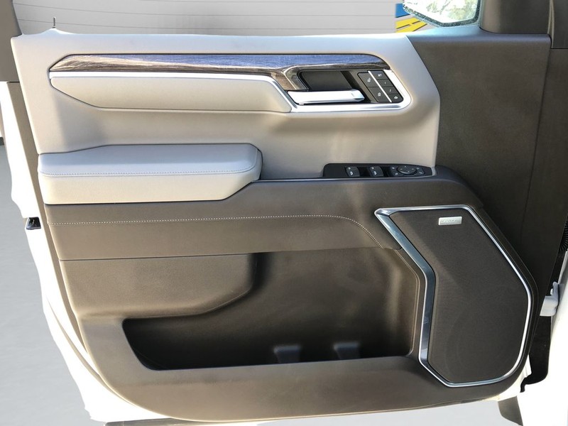 Chevrolet Silverado 1500 Vehicle Full-screen Gallery Image 11