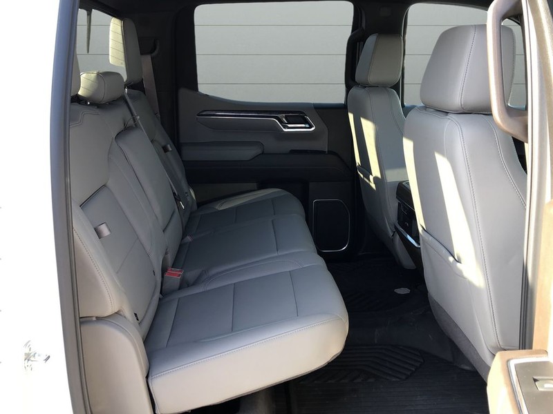 Chevrolet Silverado 1500 Vehicle Full-screen Gallery Image 14