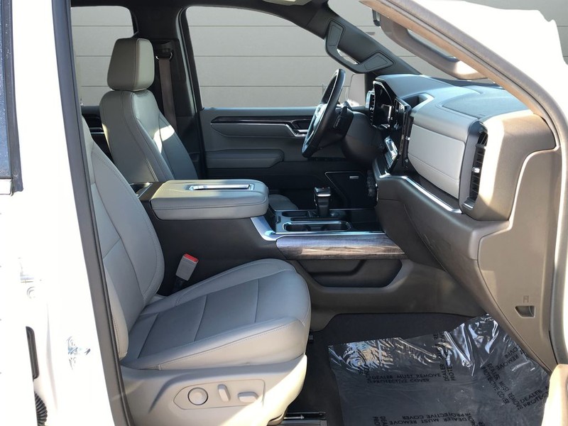 Chevrolet Silverado 1500 Vehicle Full-screen Gallery Image 15