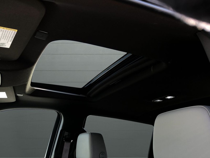 Chevrolet Silverado 1500 Vehicle Full-screen Gallery Image 16