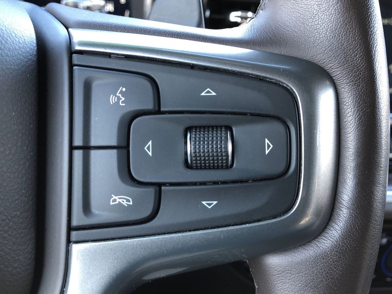 Chevrolet Silverado 1500 Vehicle Full-screen Gallery Image 19