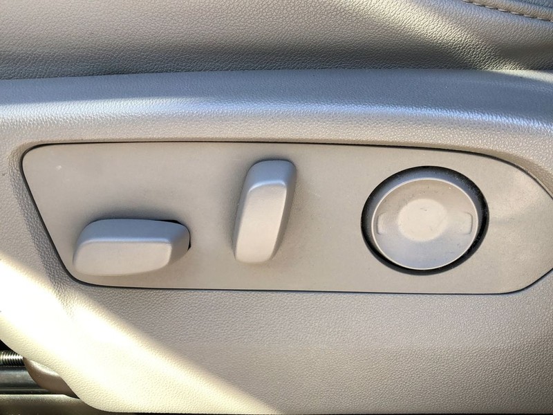 Chevrolet Silverado 1500 Vehicle Full-screen Gallery Image 28