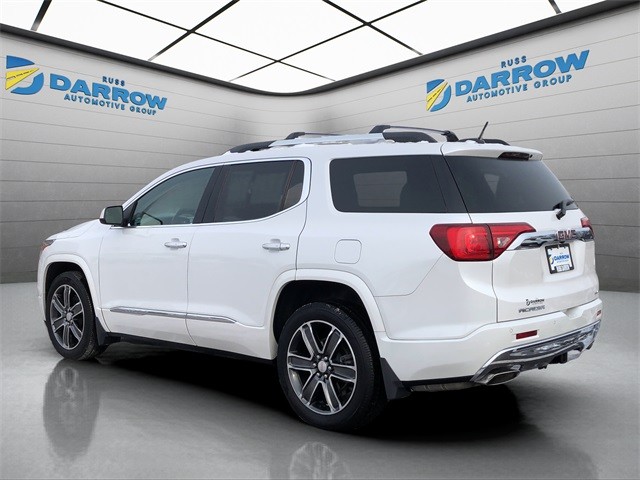 GMC Acadia Vehicle Full-screen Gallery Image 3