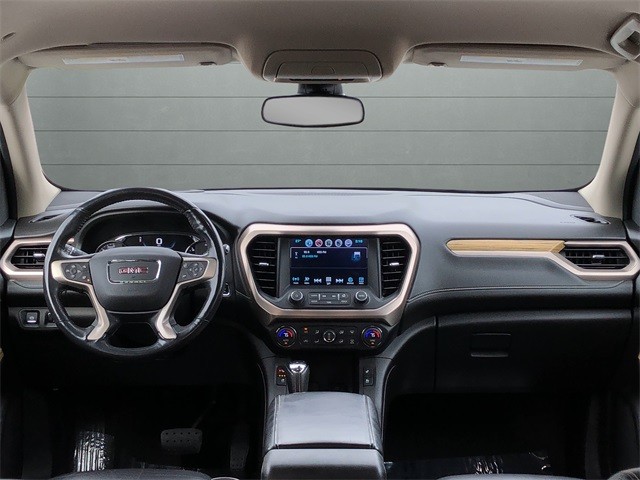 GMC Acadia Vehicle Full-screen Gallery Image 12