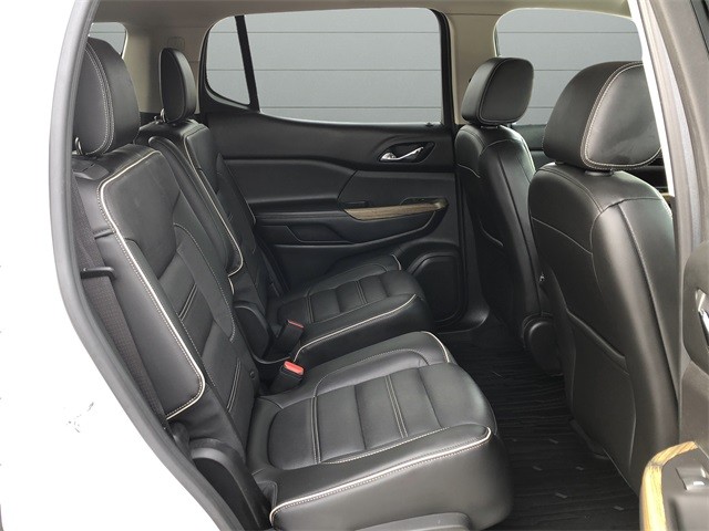 GMC Acadia Vehicle Full-screen Gallery Image 14