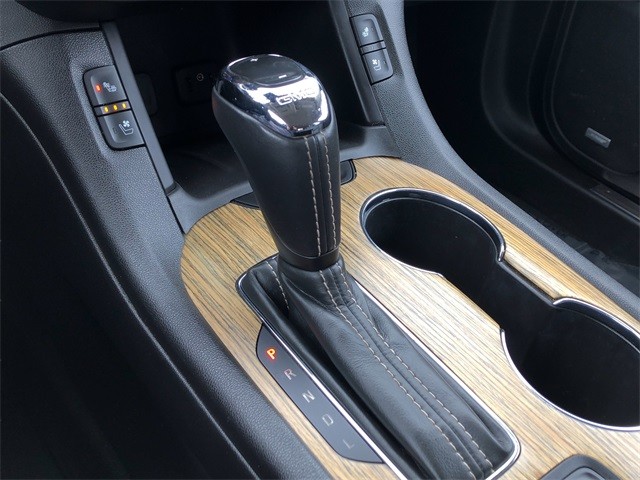 GMC Acadia Vehicle Full-screen Gallery Image 25