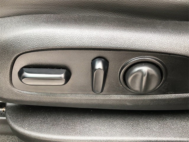 GMC Acadia Vehicle Full-screen Gallery Image 28