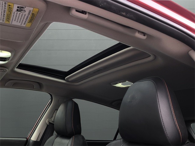 Subaru Crosstrek Vehicle Full-screen Gallery Image 16