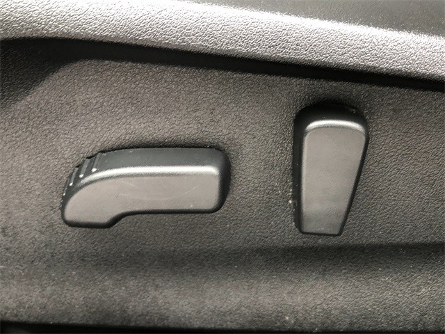 Subaru Crosstrek Vehicle Full-screen Gallery Image 28