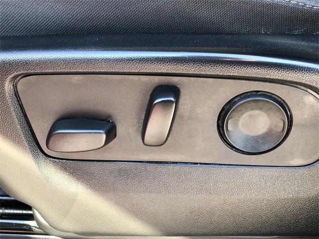 Chevrolet Silverado 1500 Vehicle Full-screen Gallery Image 25