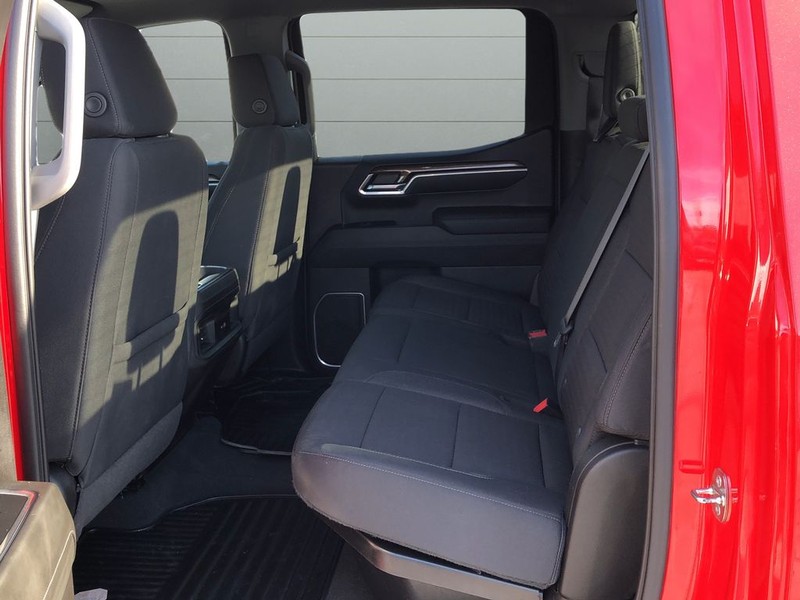 Chevrolet Silverado 1500 Vehicle Full-screen Gallery Image 15