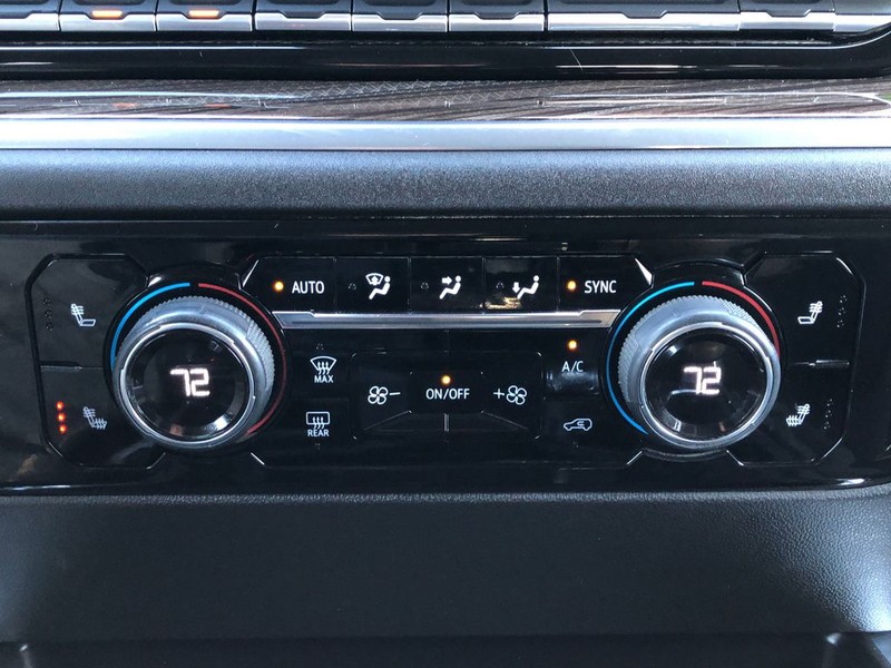 Chevrolet Silverado 1500 Vehicle Full-screen Gallery Image 24