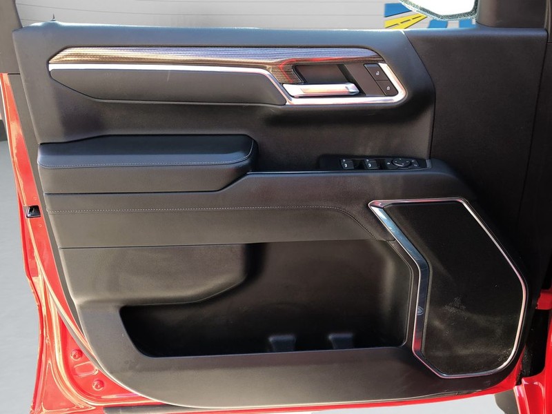 Chevrolet Silverado 1500 Vehicle Full-screen Gallery Image 28