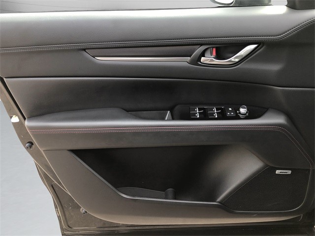 Mazda CX-5 Vehicle Full-screen Gallery Image 11