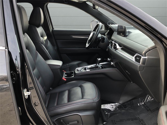 Mazda CX-5 Vehicle Full-screen Gallery Image 15