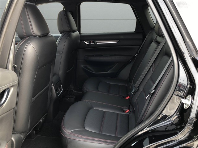 Mazda CX-5 Vehicle Full-screen Gallery Image 17