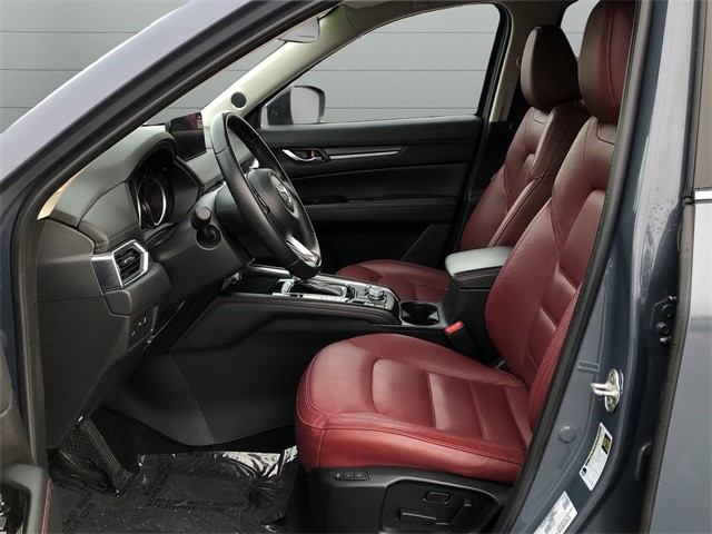 Mazda CX-5 Vehicle Full-screen Gallery Image 10