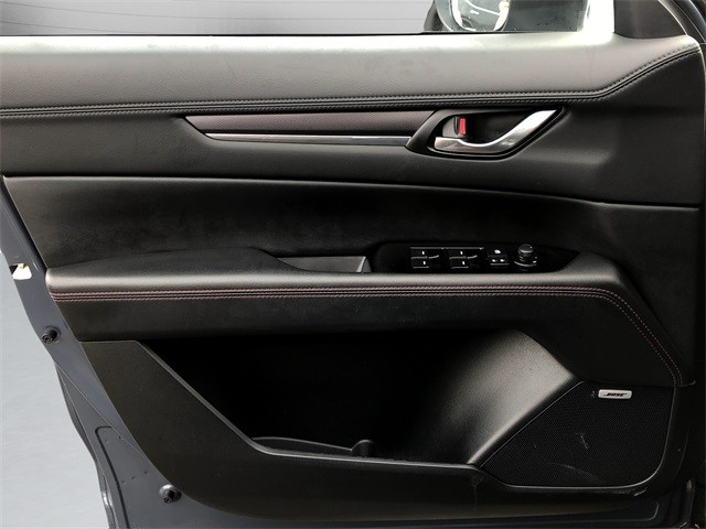 Mazda CX-5 Vehicle Full-screen Gallery Image 11