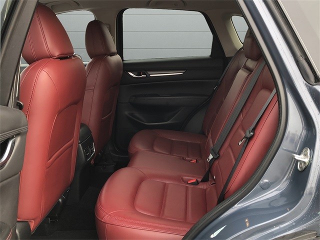 Mazda CX-5 Vehicle Full-screen Gallery Image 17