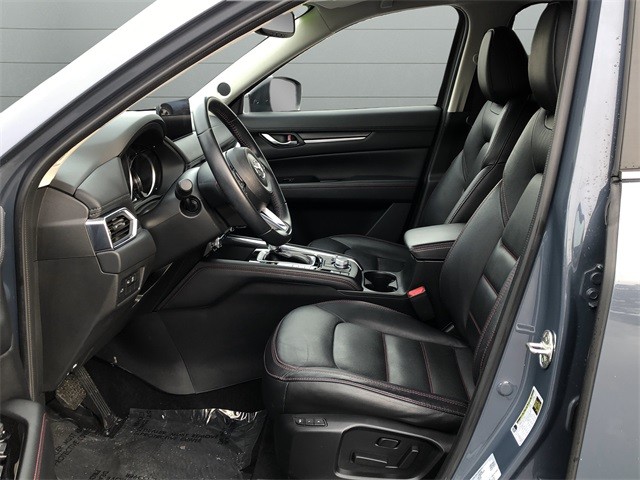 Mazda CX-5 Vehicle Full-screen Gallery Image 10