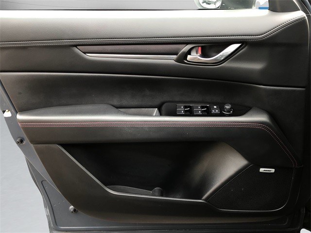 Mazda CX-5 Vehicle Full-screen Gallery Image 11