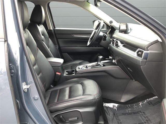 Mazda CX-5 Vehicle Full-screen Gallery Image 15
