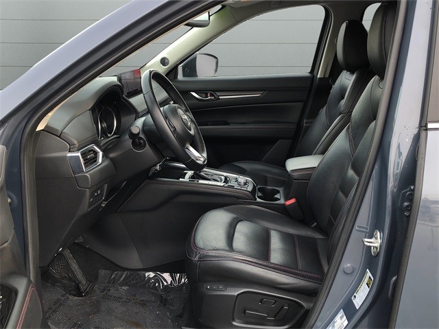 Mazda CX-5 Vehicle Full-screen Gallery Image 10