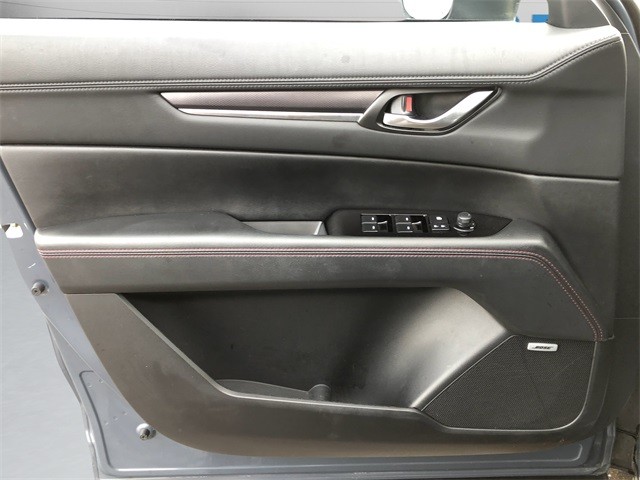 Mazda CX-5 Vehicle Full-screen Gallery Image 11