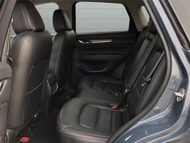 Mazda CX-5 Vehicle Full-screen Gallery Image 17