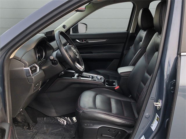 Mazda CX-5 Vehicle Full-screen Gallery Image 10