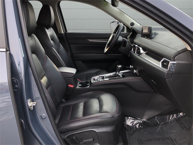 Mazda CX-5 Vehicle Full-screen Gallery Image 15