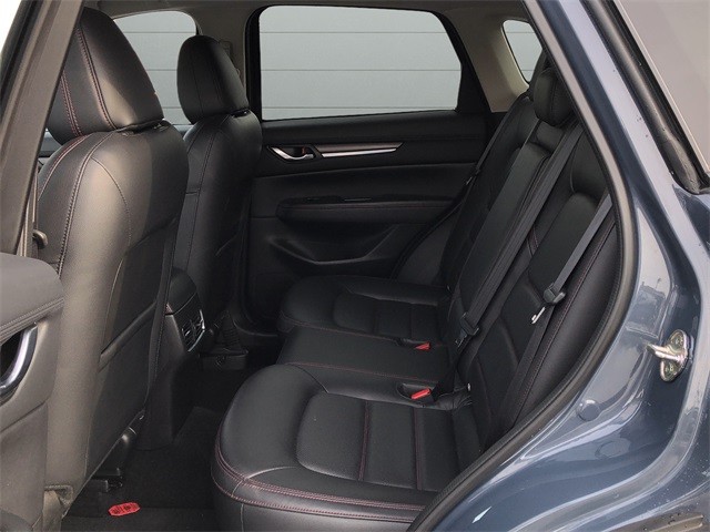 Mazda CX-5 Vehicle Full-screen Gallery Image 17