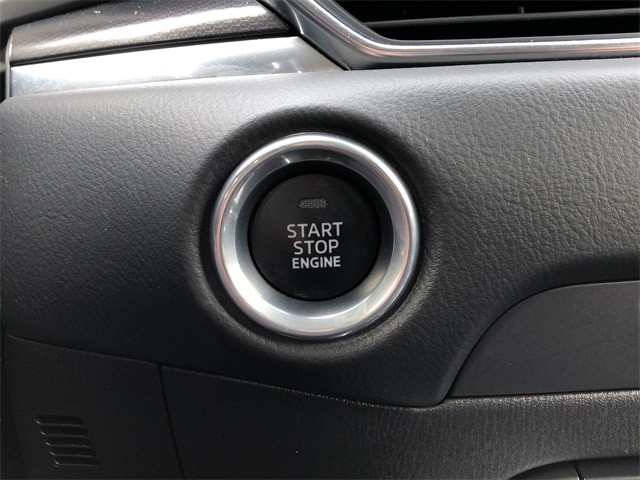 Mazda CX-5 Vehicle Full-screen Gallery Image 24