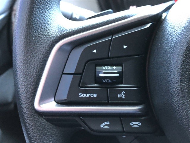 Subaru Legacy Vehicle Full-screen Gallery Image 9