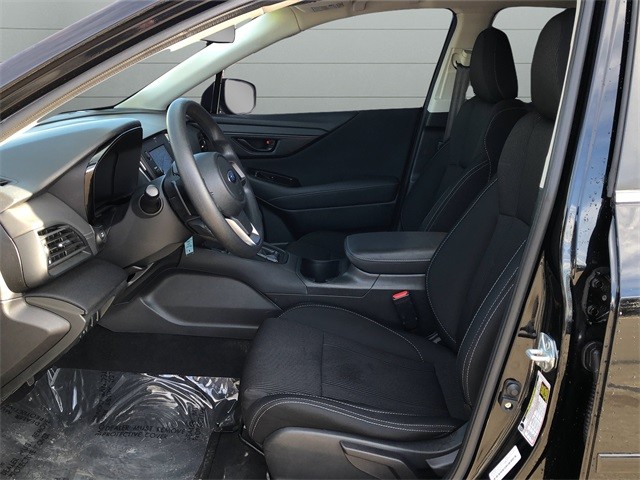 Subaru Legacy Vehicle Full-screen Gallery Image 10